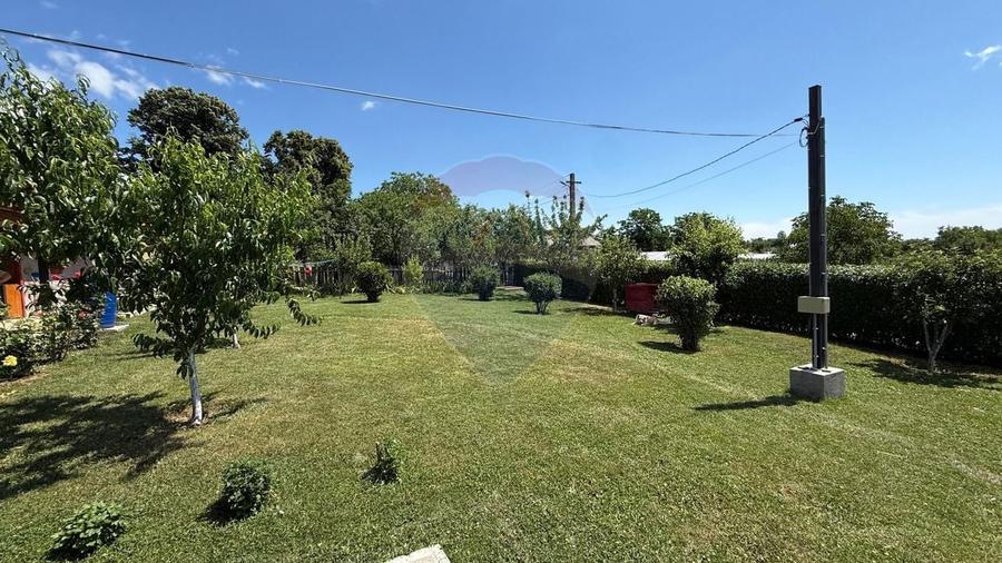 Casă individuală cu 3 camere cu Teren 1667 Mp în Răcoasa