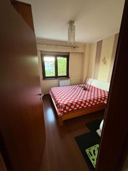 Apartament cu 3 camere decomandat, mobilat în Berceni