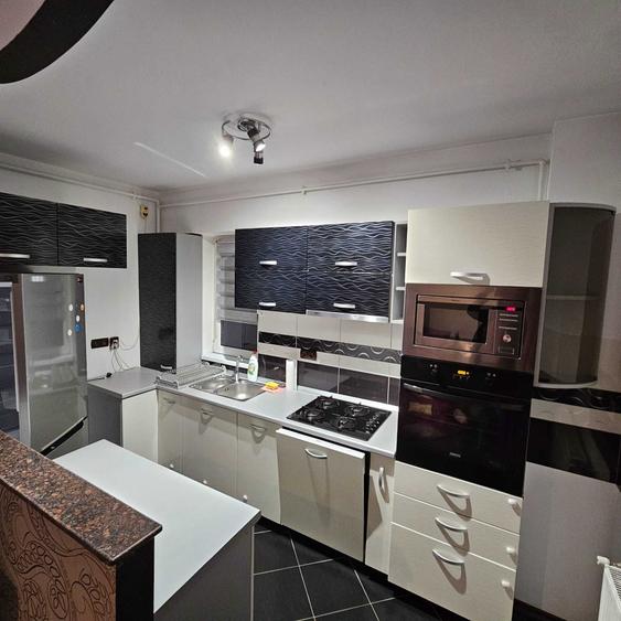 Apartament cu 3 camere decomandat în Turnișor