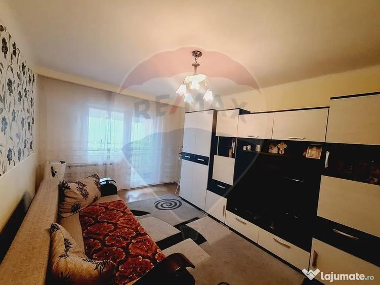 Apartament cu 3 camere decomandat în Nufărul