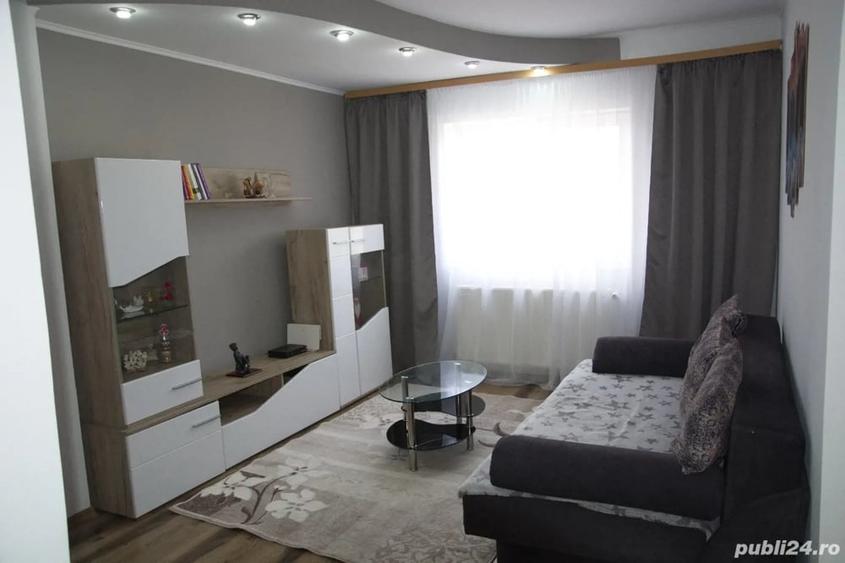 Inchiriez apartament cu 3 camere decomandate. - 1