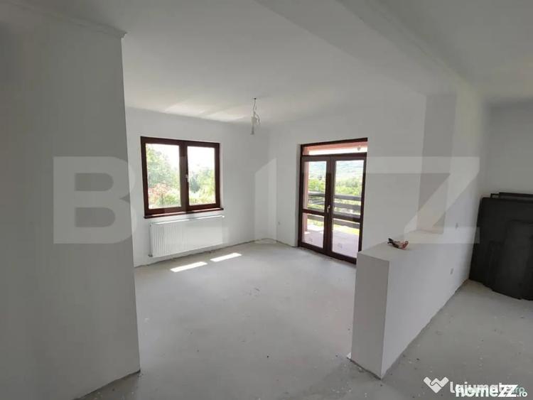Casă cu 7 camere cu Teren 784 Mp în Central