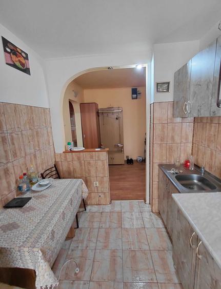 Apartament cu 2 camere decomandat, etajul 3/4, zona Galata - 4