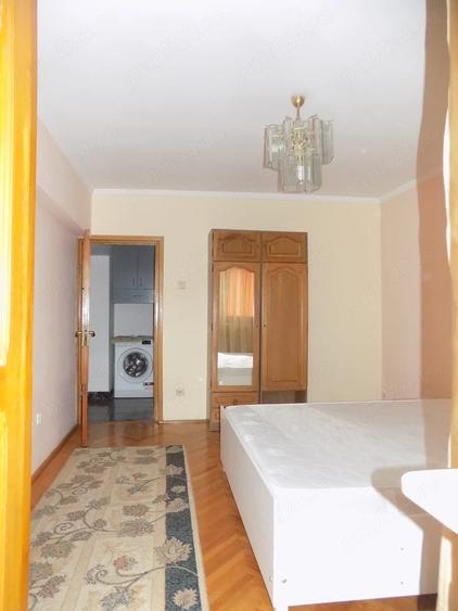 Apartament cu 3 camere decomandat în Buzaului