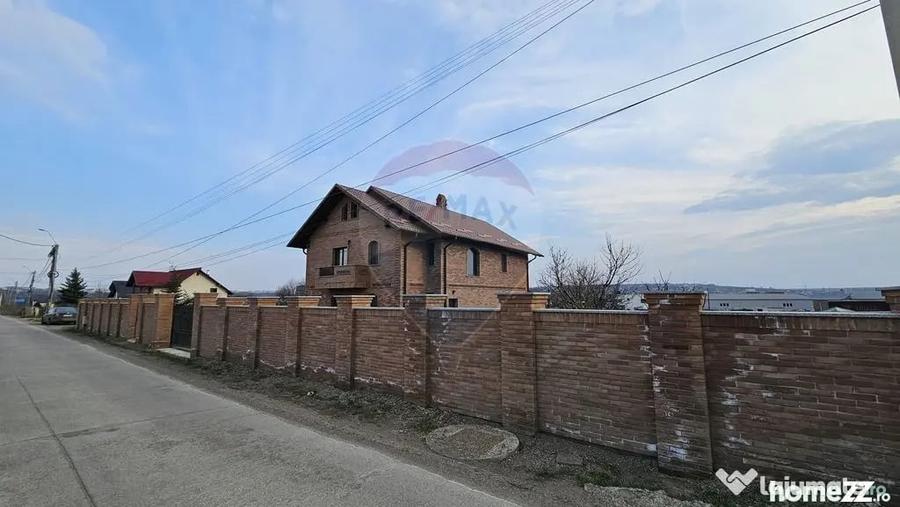 Casă cu 5 camere cu Teren 840 Mp în Șcheia