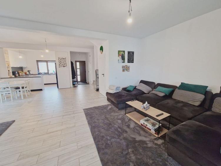 Duplex cu 4 camere cu Canalizare în Dezmir