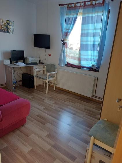 Casă cu 4 camere în Exterior Vest