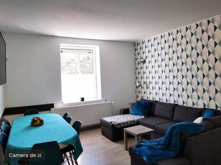 Apartament cu 4 camere semidecomandat, mobilat în Central
