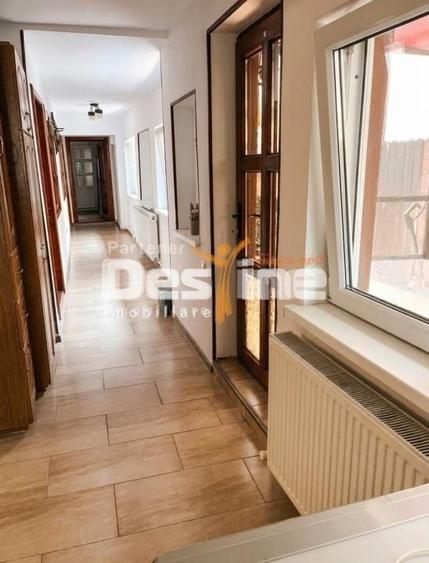 Casă individuală cu 5 camere cu Canalizare în Palas