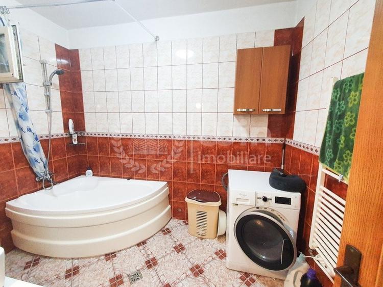 Casă individuală cu 5 camere cu Canalizare în Dâmbul Rotund