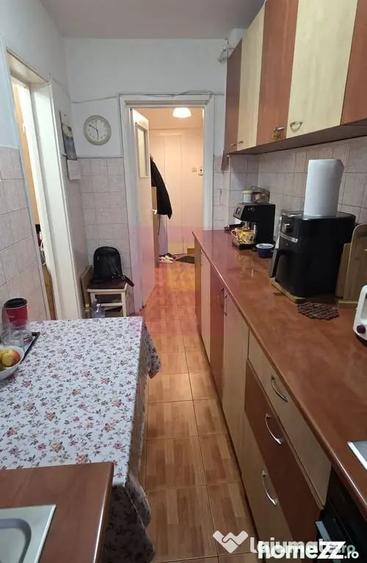 Apartament cu 3 camere decomandat în Piața Centrală