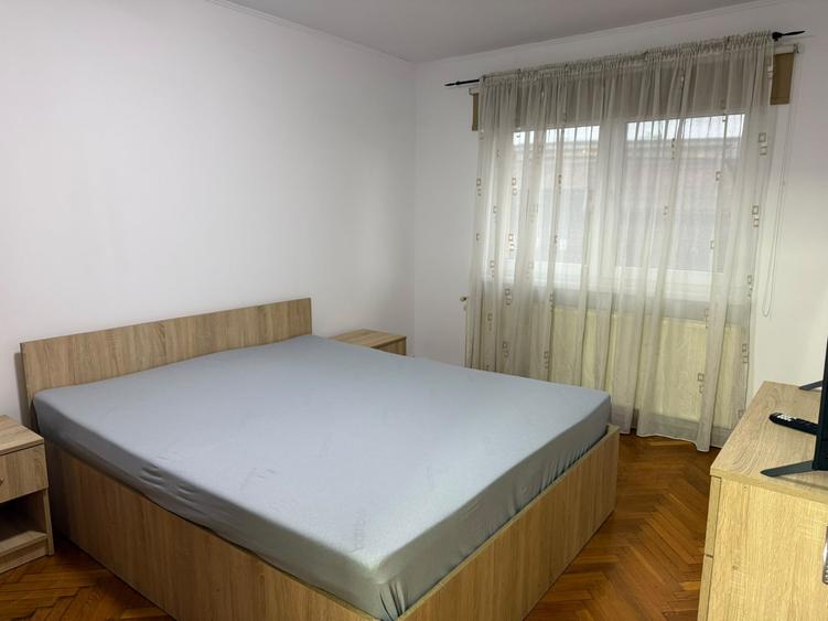 Apartament cu 3 camere decomandat, mobilat în Central