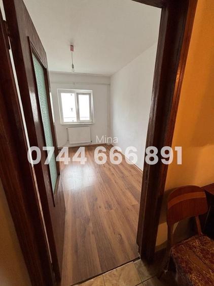 Apartament decomandat 3 camere, etaj 3, strada Maramures