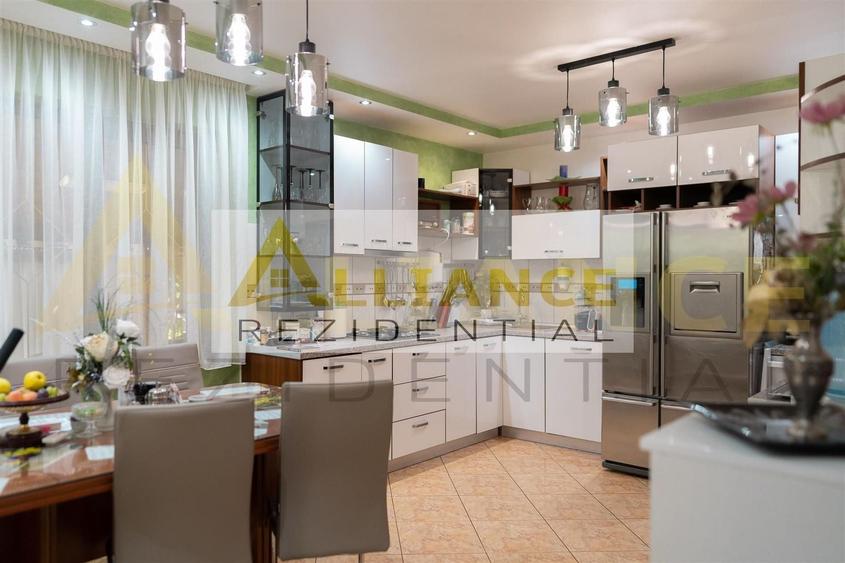 Casă individuală cu 7 camere decomandat cu Piscina în Central