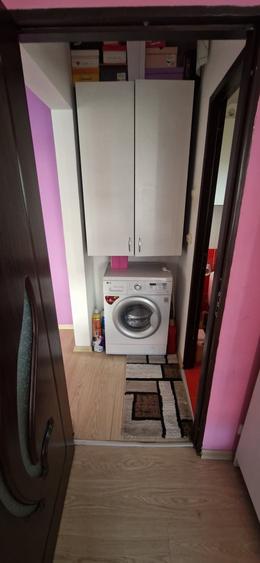 Apartament cu 3 camere semidecomandat, mobilat în Craiovița Nouă