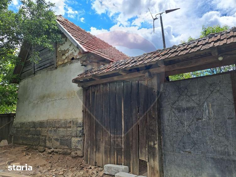 Casă cu 4 camere cu Teren 2800 Mp în Dezna
