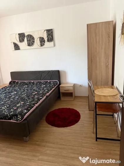 Garsonieră decomandată în Central