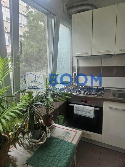 Apartament cu 3 camere decomandat, mobilat în Central