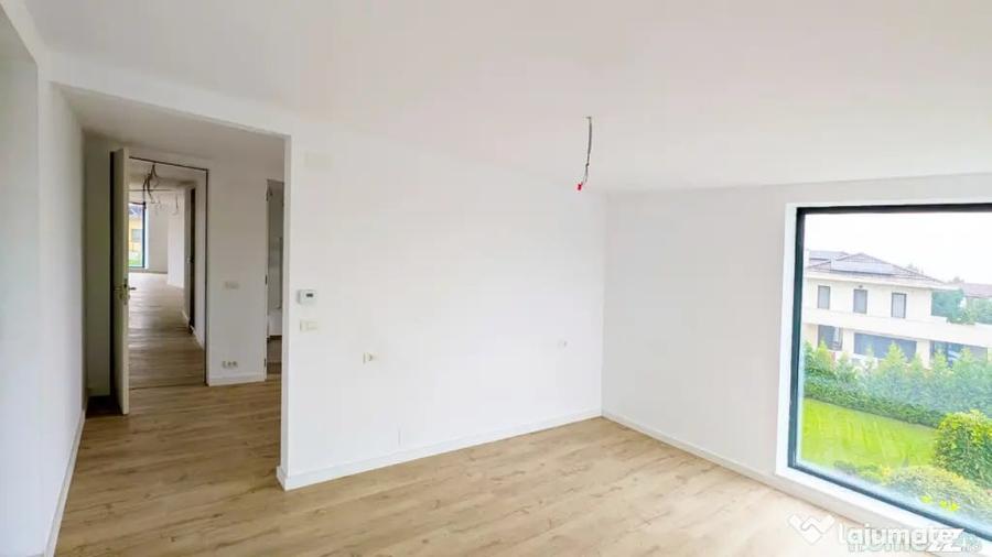 Apartament cu 4 camere decomandat în Vest