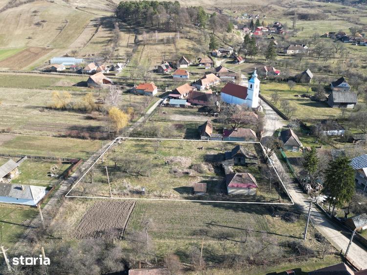 Casă cu 2 camere cu Teren 1605 Mp în Boroșneu Mare
