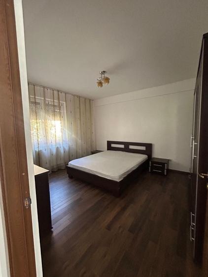 Apartament cu 3 camere decomandat în Bujoreni