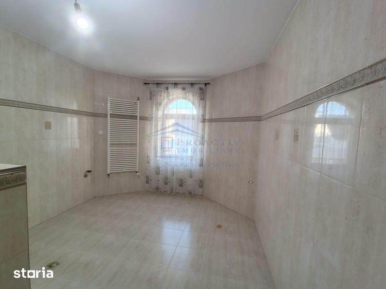 Casă cu 7 camere cu Teren 800 Mp în Șcheia