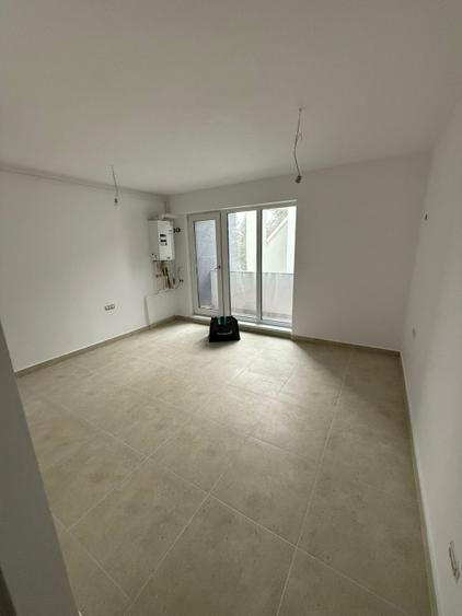Apartament cu 6 camere decomandat în Clăbucet