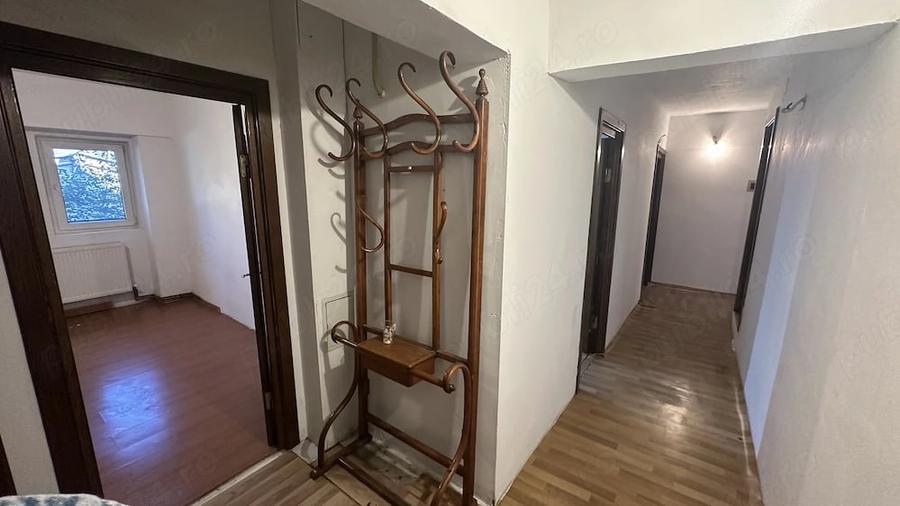 Apartament cu 3 camere nedecomandat în Central