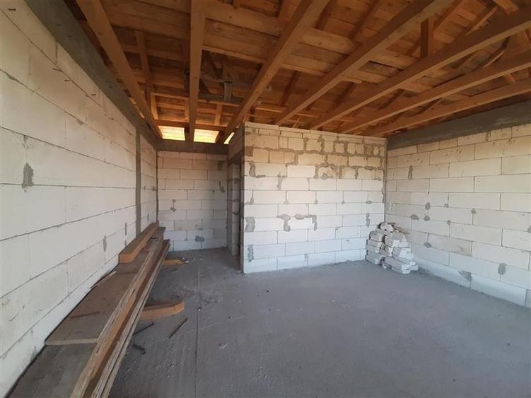 Apartament cu 7 camere decomandat în Murighiol