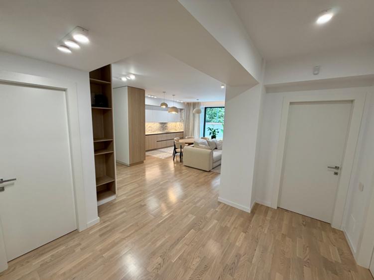 Apartament cu 4 camere decomandat, mobilat în Central