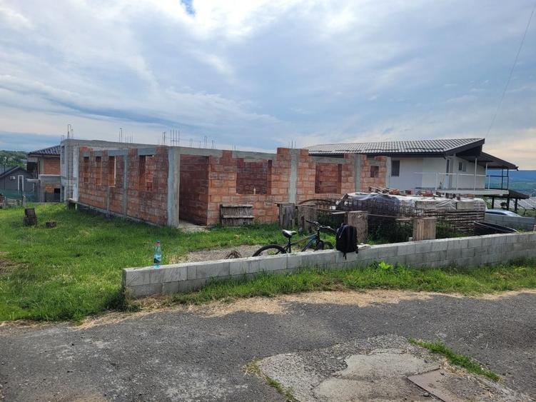 Casă cu 4 camere în Cornești
