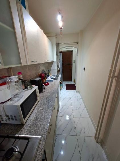Apartament cu 3 camere semidecomandat, mobilat în Rahova