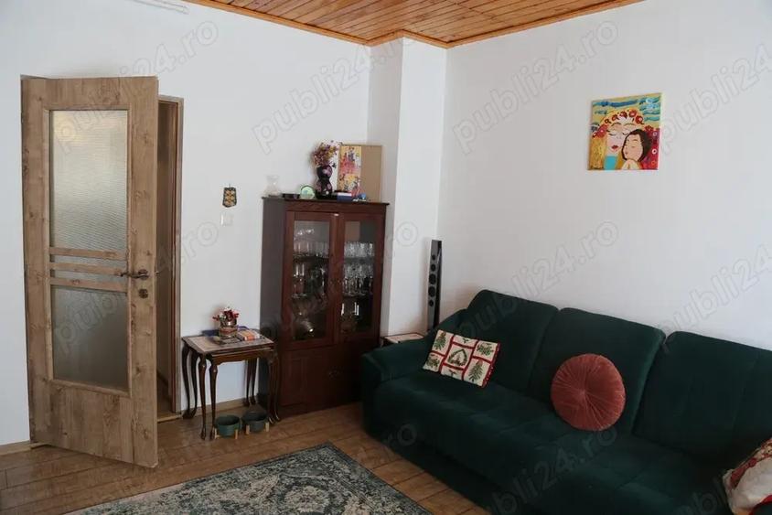 Casă cu 4 camere cu Teren 100 Mp în Cezar Petrescu