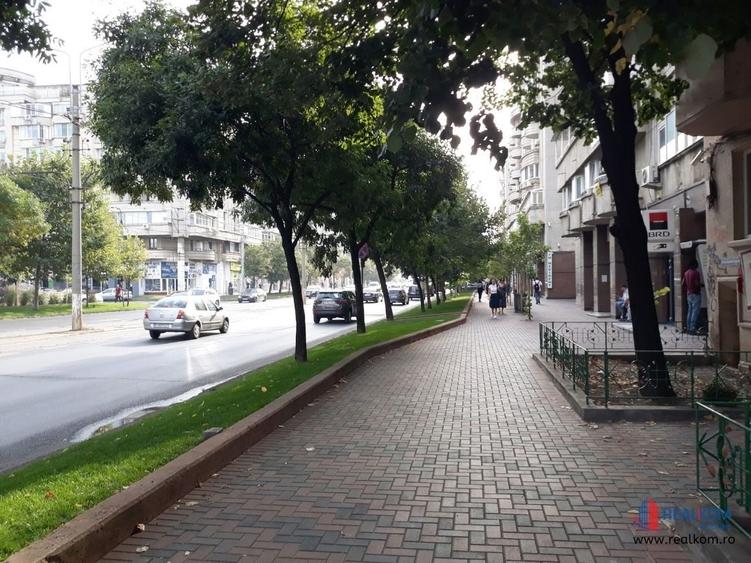Spațiu comercial, de 100 mp, în P-ța Unirii