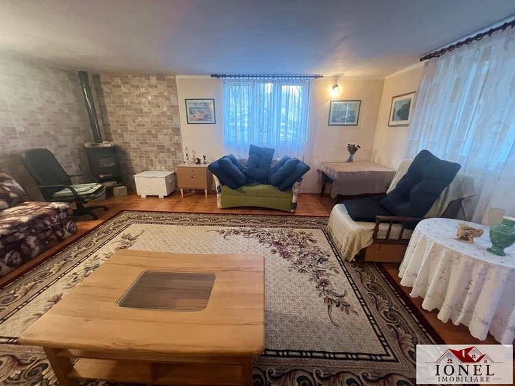 Casă individuală cu 4 camere cu Teren 2300 Mp în Est