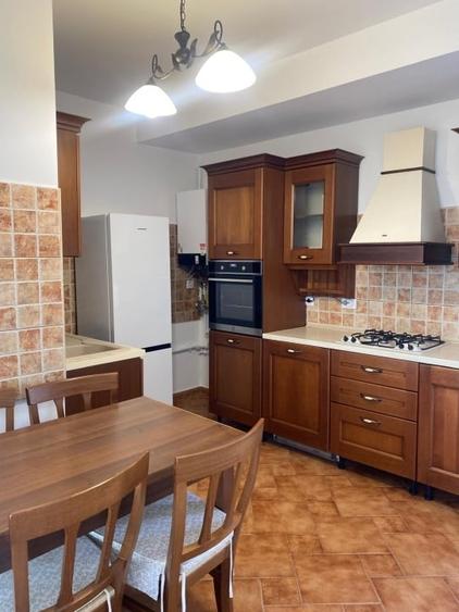 Apartament cu 3 camere decomandat, mobilat în Băneasa