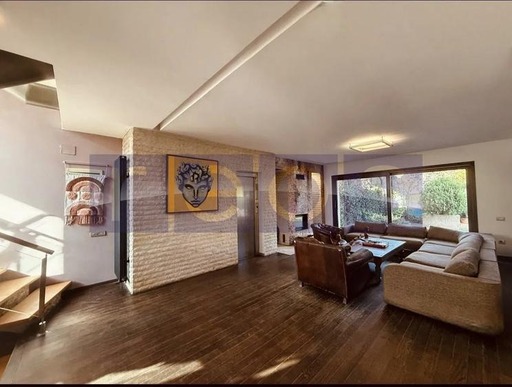 Casă individuală cu 6 camere cu Piscina în Central