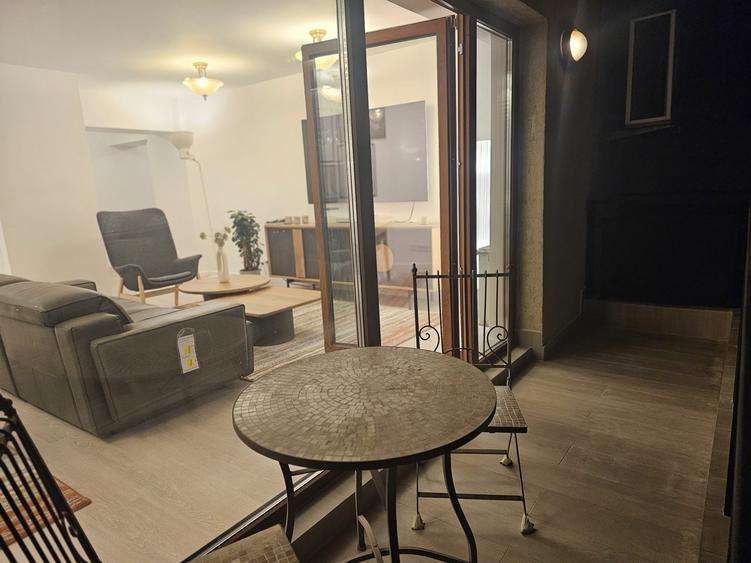 Apartament cu 4 camere, mobilat în Decebal