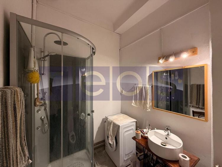 Casă individuală cu 6 camere cu Canalizare în Vitan