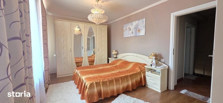 Casă cu 4 camere cu Teren 250 Mp în Delfinariu