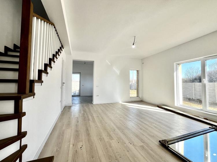 Duplex cu 5 camere cu Canalizare în Ghiroda