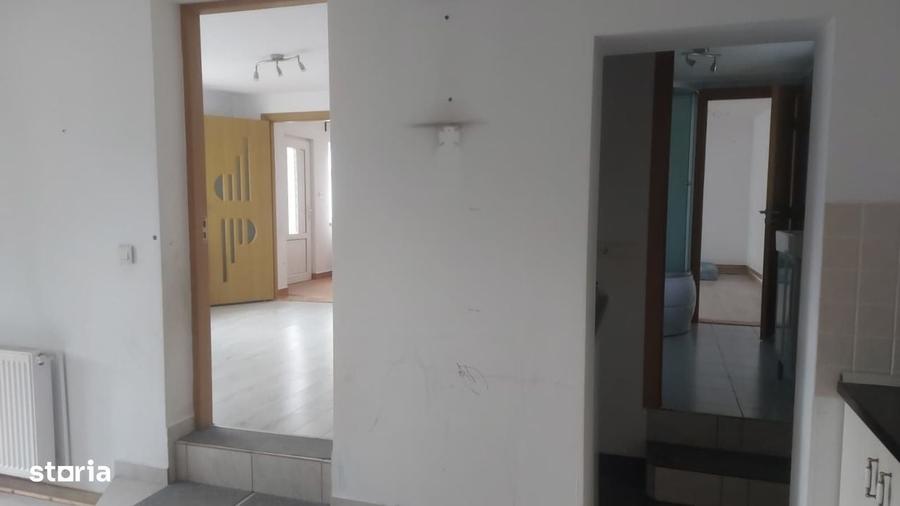 Casă cu 3 camere cu Teren 208 Mp în Moieciu
