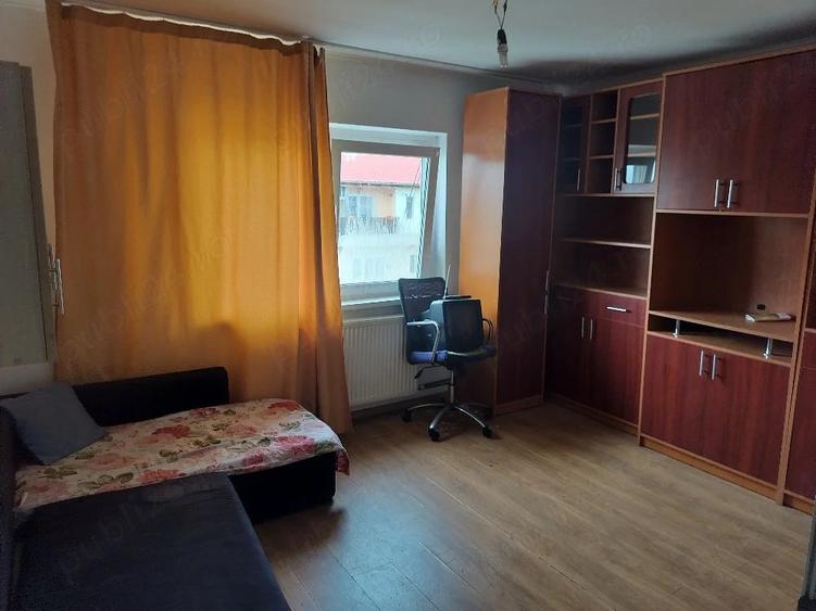 Apartament cu 2 camere decomandat în 1 Mai