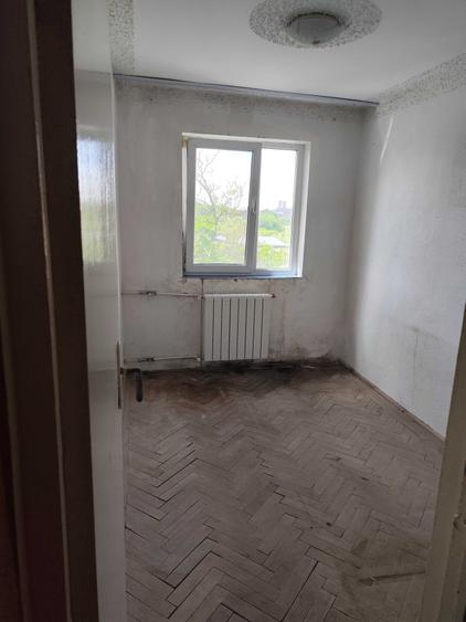 Apartament cu 3 camere decomandat în Km 4