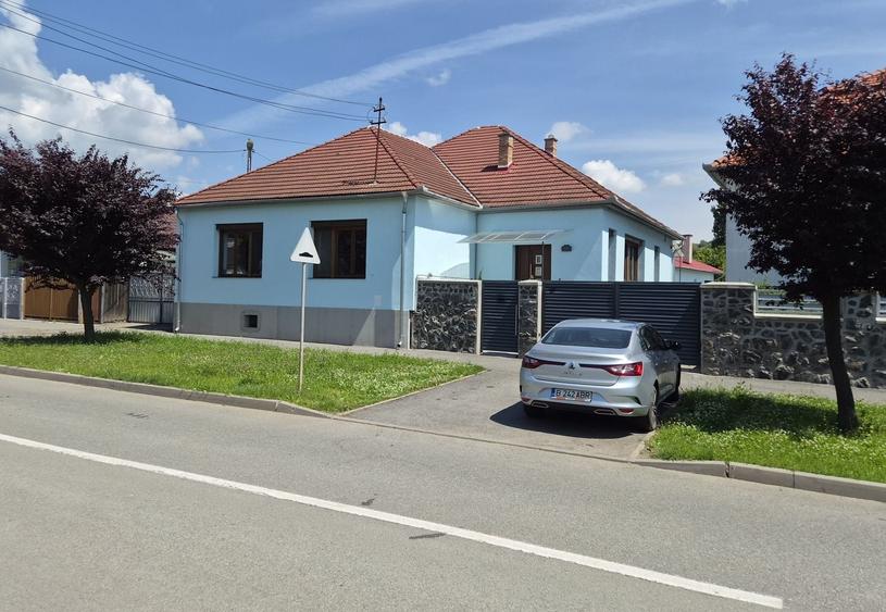 Casă cu 4 camere cu Teren 250 Mp în Central