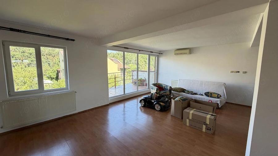 Casă cu 5 camere cu Teren 199 Mp în Roșu
