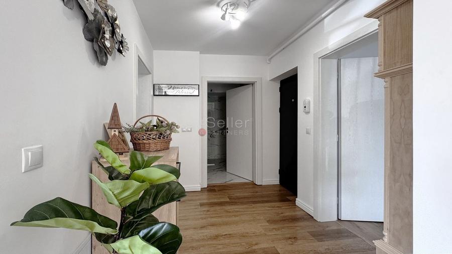 Apartament cu 3 camere decomandat, mobilat în Tractorul