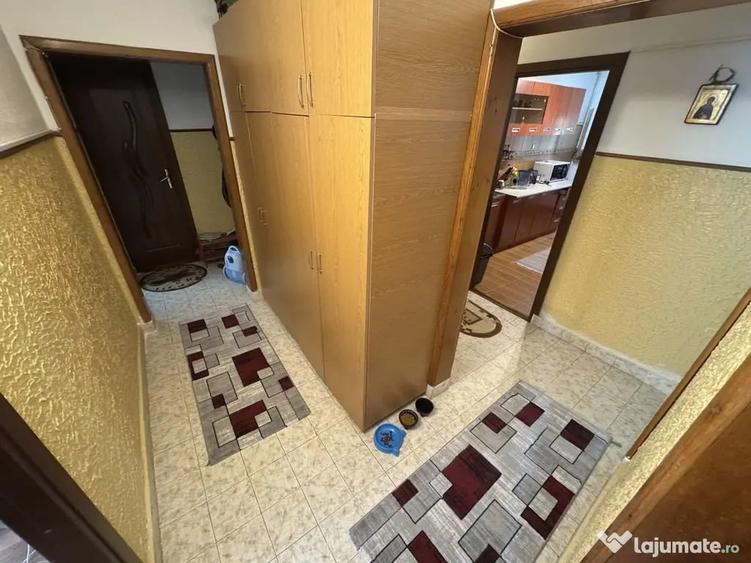 Apartament cu 4 camere decomandat în Central