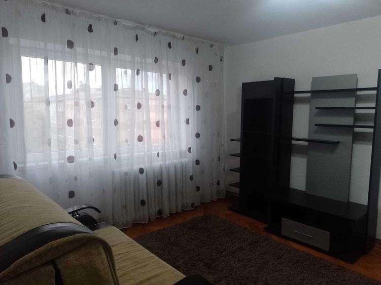 Apartament cu 2 camere semidecomandat în Cetate