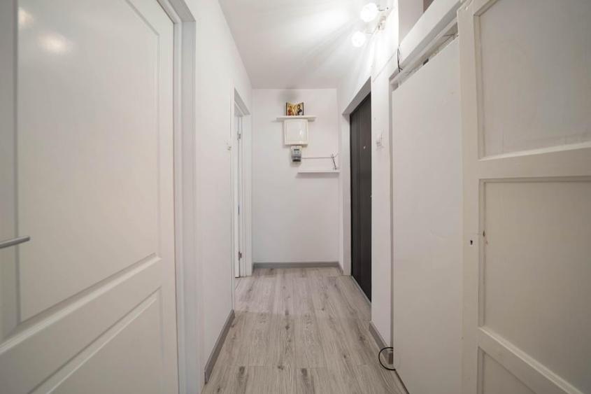 Apartament cu 3 camere semidecomandat în Ștefan cel Mare